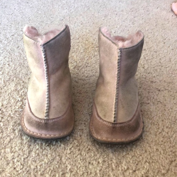 Pink Uggs size small - Picture 2 of 7